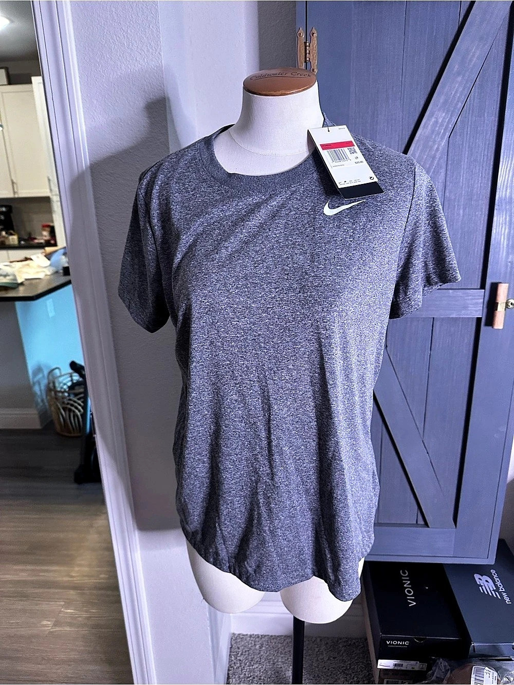NEW Women’s Nike Women's Dri-FIT Legend Training T-Shirt Gray. Size Large